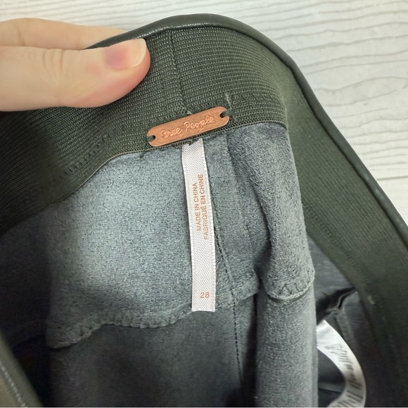 Free People Never Let Go Faux Leather Leggings Hunter Green Size 28 - Picture 5 of 6